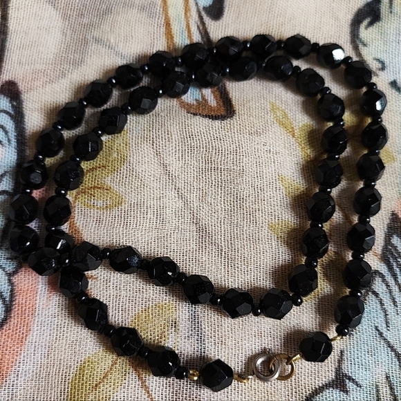 Vintage Antique Jet Black Glass Faceted Single Strand Beaded Mourning Necklace - Picture 5 of 10
